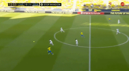 CBA半场：萨林杰&奎因合砍20分，郭昊文19分，同曦42-55落后广东（CBA半场战报：同曦以42-55暂落后广东，萨林杰与奎因合砍20分，郭昊文拿下19分）