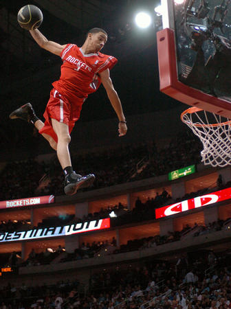 阿莫林：刚去葡体也被人说顶多撑3个月，我不喜欢频繁换球队（阿莫林：初到葡体有人断言我撑不过三个月，我不愿频繁换队）