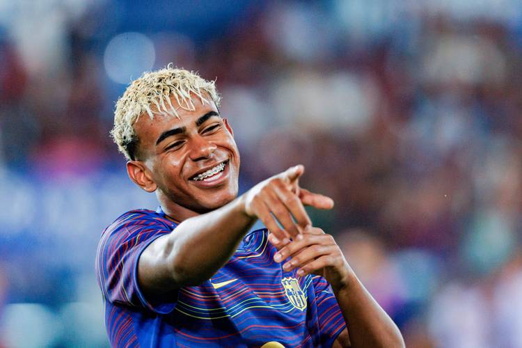 很明显，哈维＞哈维阿隆索[祈祷][good] 拉...（显而易见：哈维比哈维阿隆索更强[祈祷][good]...）