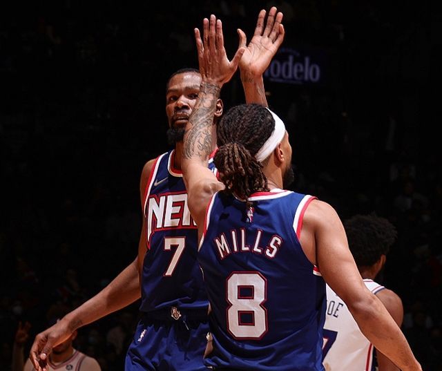 世界杯｜中国球迷不用熬夜？开赛时间不尽相同，心仪比赛定好闹钟（世界杯开球时间不一，中国球迷未必熬夜，心仪比赛记得设闹钟）