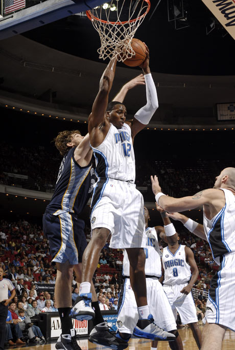 中超历年冠军回顾：深圳健力宝夺元年冠军，海港完成三连冠（中超冠军盘点：深圳健力宝斩获元年桂冠，海港成就三连冠）