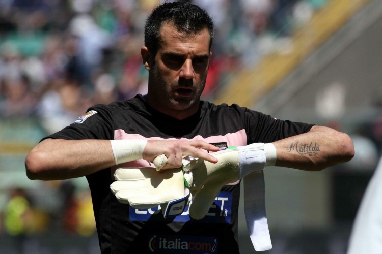 斯洛特帅位悬了？利物浦换帅传闻反转，关键战成救命稻草（斯洛特下课风波生变：利物浦否认换帅，关键一战或成转机）