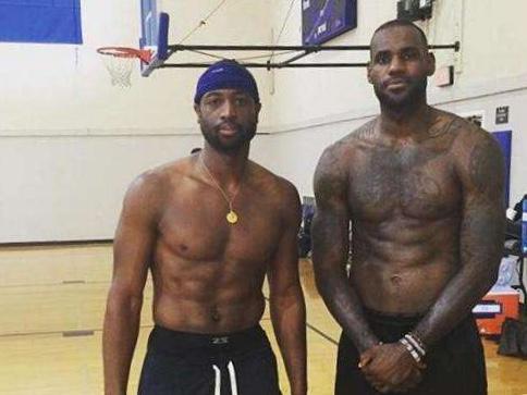 吴少聪纪念足协杯夺冠：很开心来国安第一年就能为冠军做贡献（吴少聪庆祝足协杯捧杯：加盟国安首年就能为冠军出力很开心）