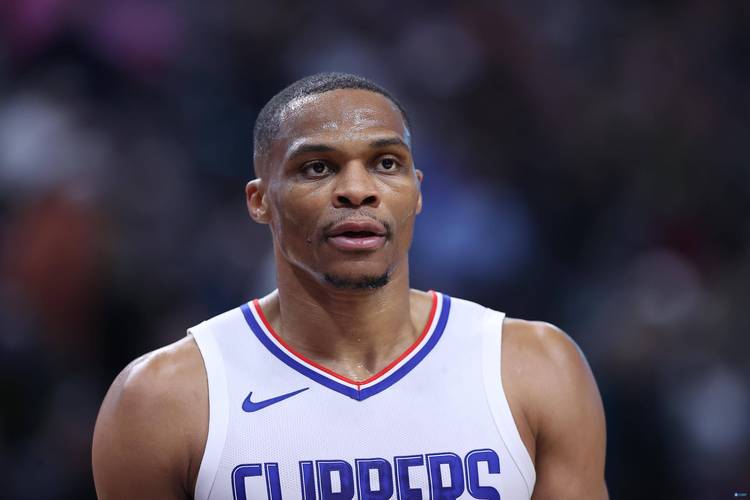 荷甲半场：费尔曼、佩皮建功，埃因霍温暂2-0福伦丹（荷甲半场战报：费尔曼佩皮相继破门，埃因霍温暂2-0领先福伦丹）