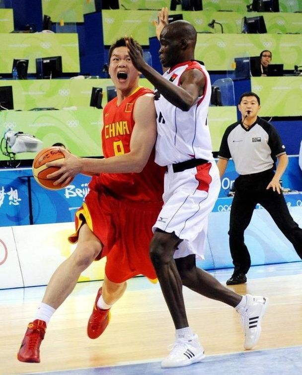 欧冠半场：马杜埃凯破门，因卡皮耶中柱，阿森纳1-0布鲁日（欧冠半场战报：马杜埃凯建功，因卡皮耶中框，阿森纳暂1-0领先布鲁日）