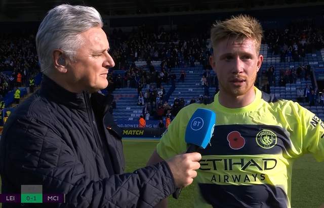 中场核心破门后致敬球迷，感人一幕（中场大将建功后向球迷致意，暖心一刻）