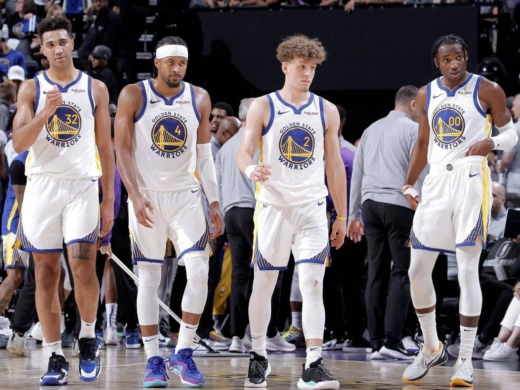 德乙半场：贝尔纳特屡献神扑，汉诺威暂0-0卡尔斯鲁厄（德乙半场战报：贝尔纳特神勇连扑，汉诺威与卡尔斯鲁厄暂时0-0）