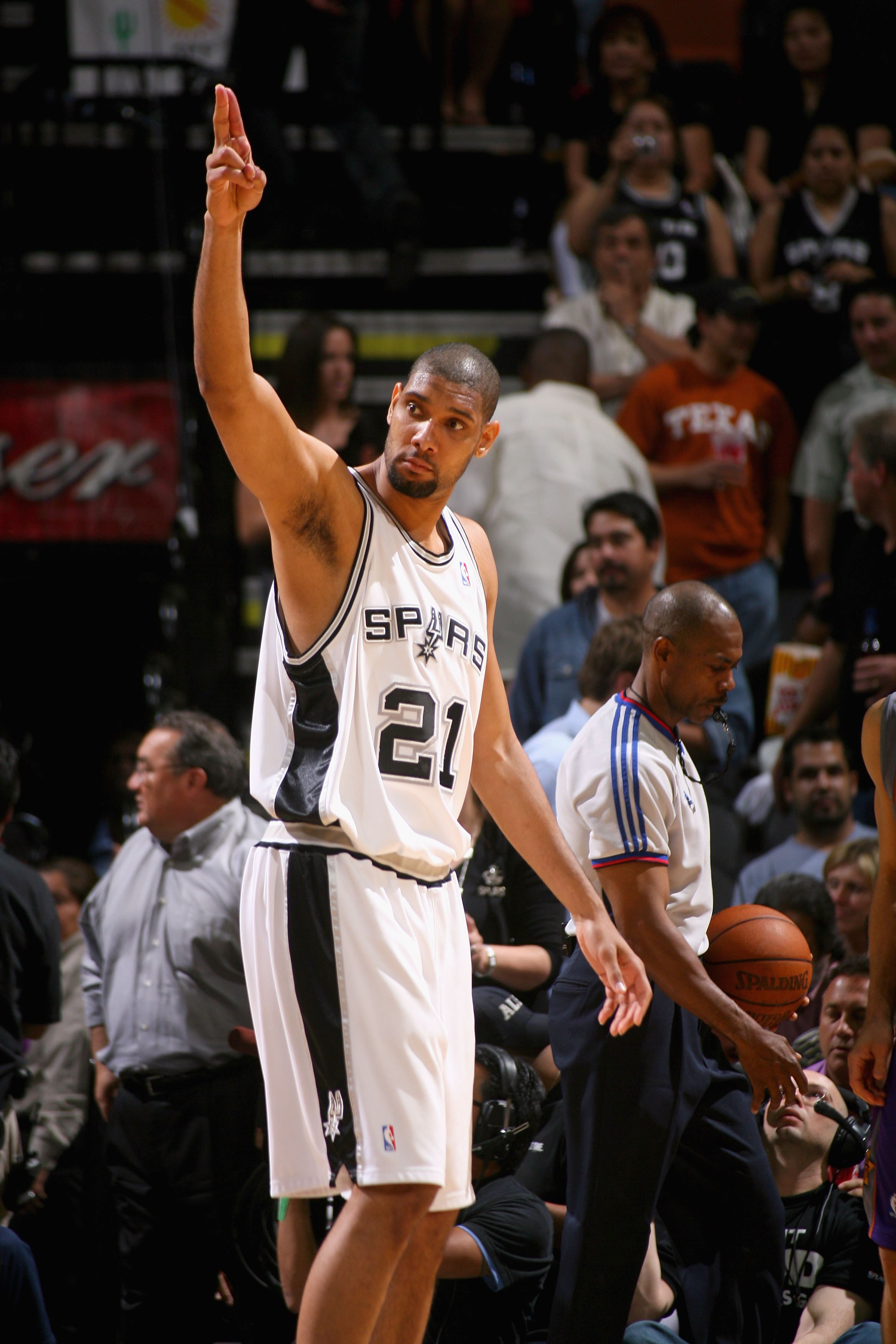 梅西PK穆勒冲第47冠 萨拉赫替补红军止三连败（梅西对决穆勒冲击第47冠 萨拉赫替补红军止住三连败）