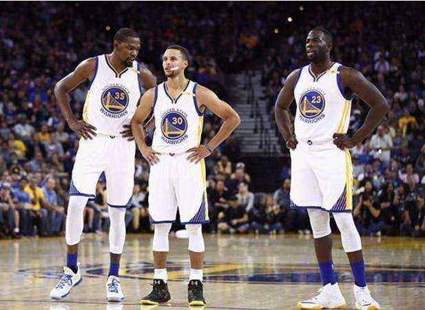 意媒：阿坎吉缺席国米训练，欧冠对阵利物浦出战成疑（据意媒报道，阿坎吉未参加国米训练，欧冠战利物浦出场成疑）