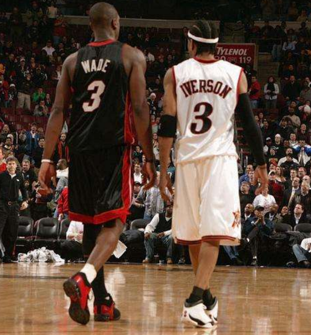 步行者球员清爽穿搭亮相：主场回归的时尚时刻（步行者球员清新造型现身：主场归来上演潮流高光）